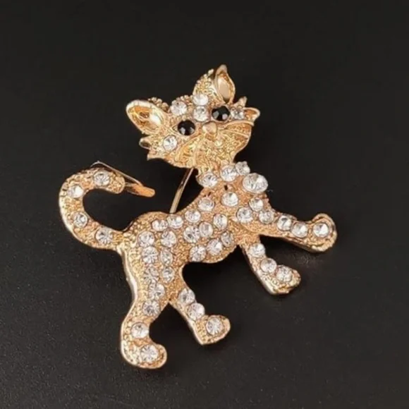Elegant Gold Cat Brooch - Picture 5 of 6